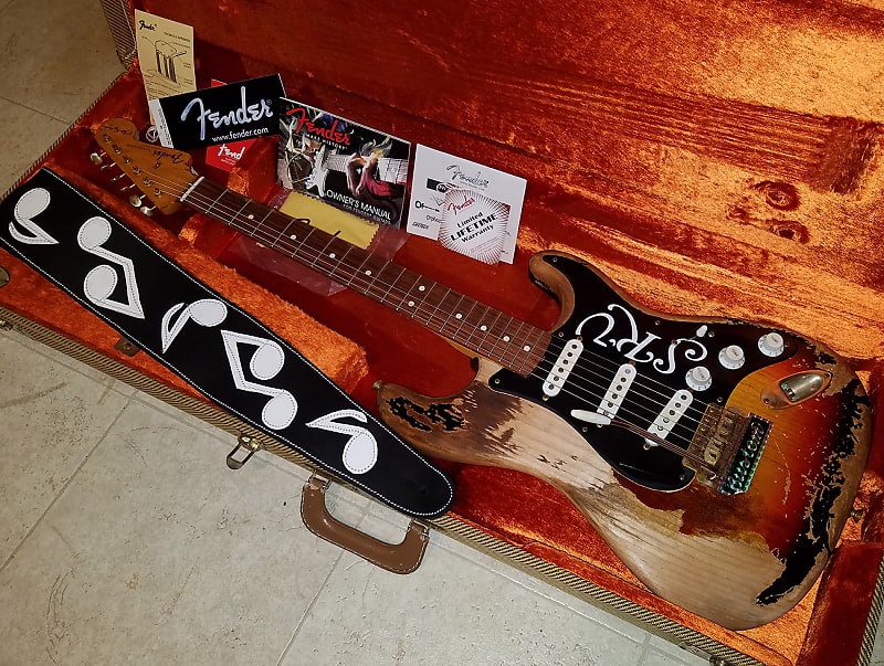 Fender Stevie Ray Vaughan Stratocaster 改 Fender Stevie Ray Vaughan Stratocaster, Pau Ferro