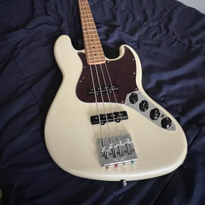Fender Player Plus Jazz Bass with Maple Fretboard Olympic Pearl + Fender Gig Bag image 1