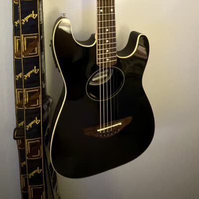 FENDER STRATACOUSTIC (STANDARD) acoustic guitars