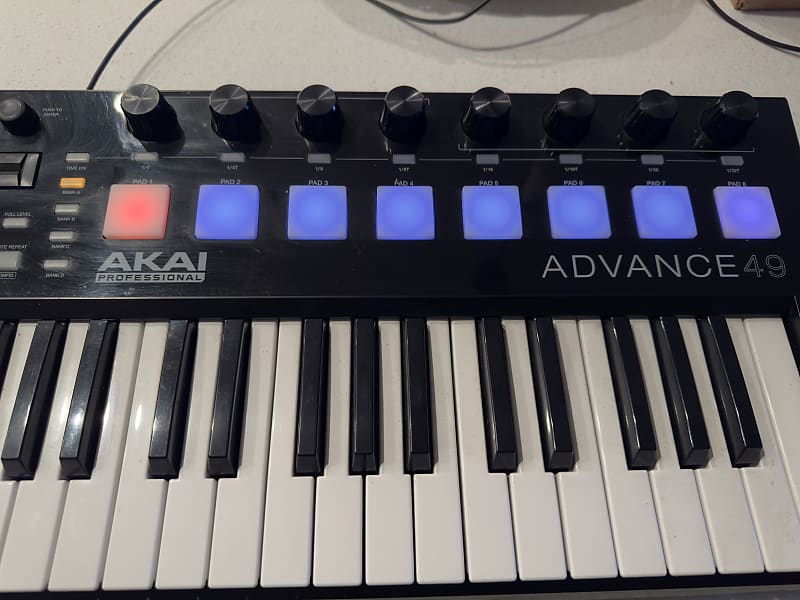 Akai Advance 49