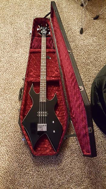B.C. Rich Warlock Bass Revenge w Coffin Case