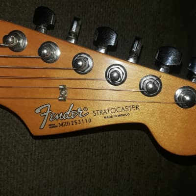 Fender Standard Stratocaster with Maple Fretboard 1998 - 2001 - Midnight Blue image 4