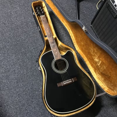 Washburn D-12CE/B Acoustic-Electric Guitar 1991 in very good condition with hard case image 3