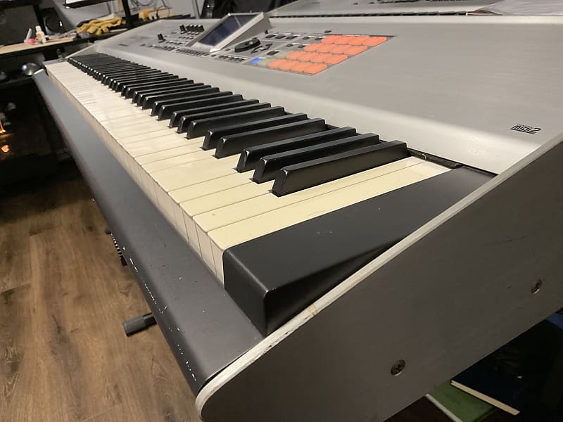 Roland Fantom-X8 Fully Weighted 88-Key Workstation Keyboard