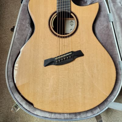 Maestro Acoustic Guitars