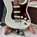 Fender American Ultra Stratocaster SSS Rosewood Fretboard Arctic Pearl