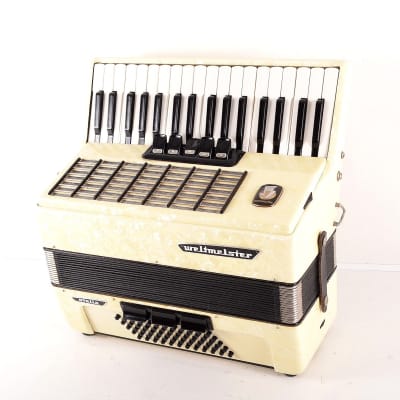 TOP German Made Quality Piano Accordion Weltmeister Stella 60 bass, 8 reg.+Original Hard Case&Straps image 4