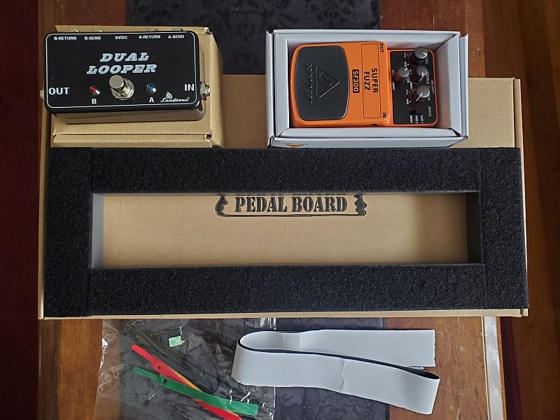 15" pedalboard lot + Behringer SF300 Fuzz + Landtone AB Reverb