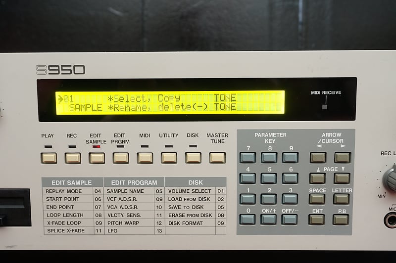 AKAI S950 Rare Classic 80's Vintage 12 bit LO-FI 2U Rack Sampler - 100V