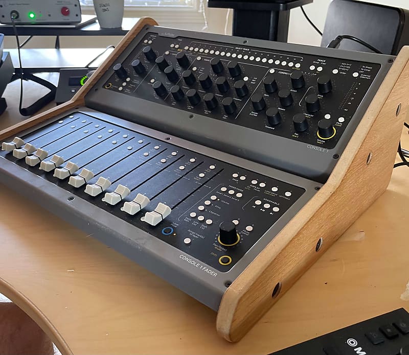 Softube Console 1 + Fader 1 MKII w/Wood Case