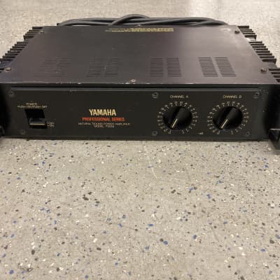 Yamaha P2050 Professional Series Natural Sound Power Amplifier