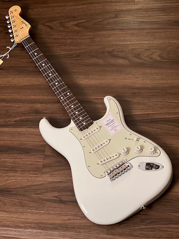 ギター Fender Traditional 60s Stratocaster Fender Japan Traditional II 60s Stratocaster with RW FB in