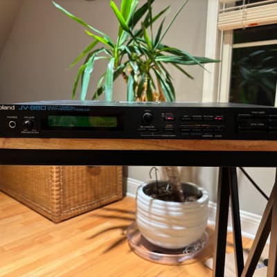 Roland JV-880 Multi Timbral Synthesizer Module 1992 - 1996 - Black