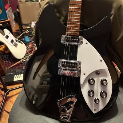Rickenbacker 330 (1990 - 2011) | Reverb