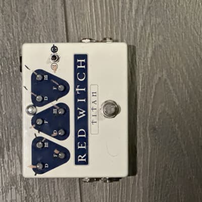 Red Witch Titan Delay | Reverb