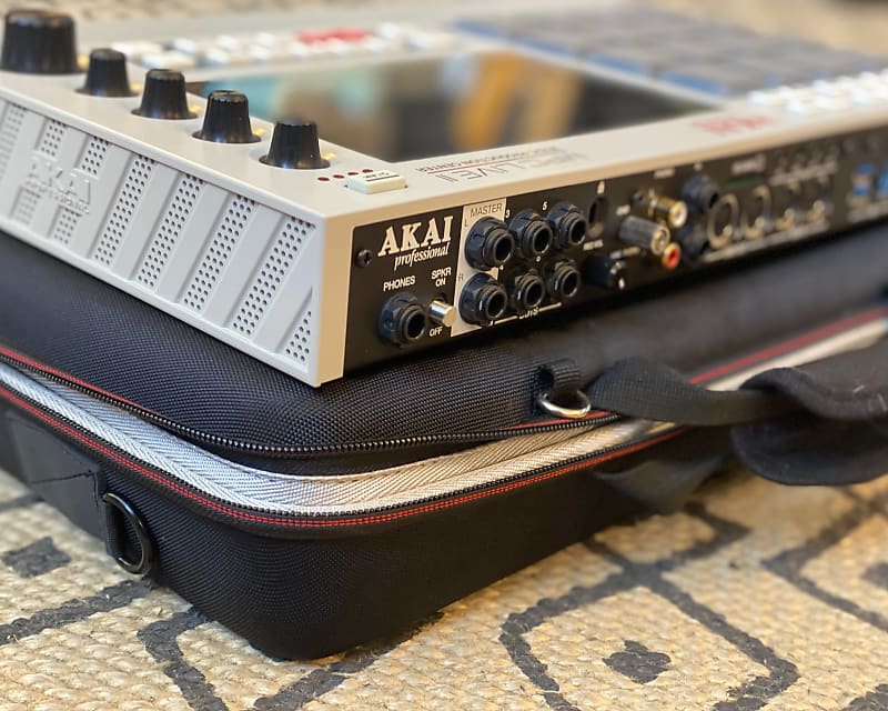 AKAI MPC Live II Retro | Reverb