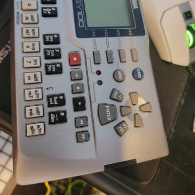 Yamaha QY100 Sequencer 1996 - 2002 - Silver