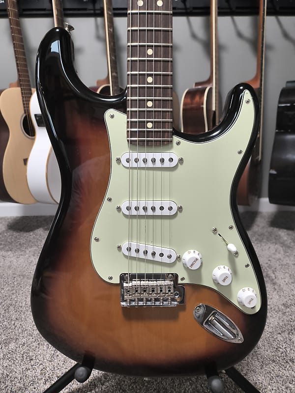 Fender Stratocaster 2024 - 3 color sunburst - Limited Edition Custom 50's Fat Pickups image 1
