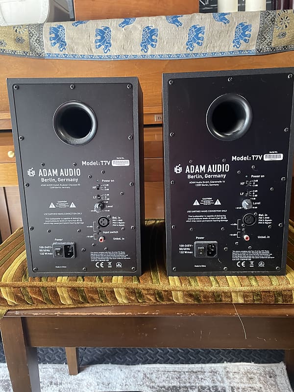 ADAM Audio T7V 7