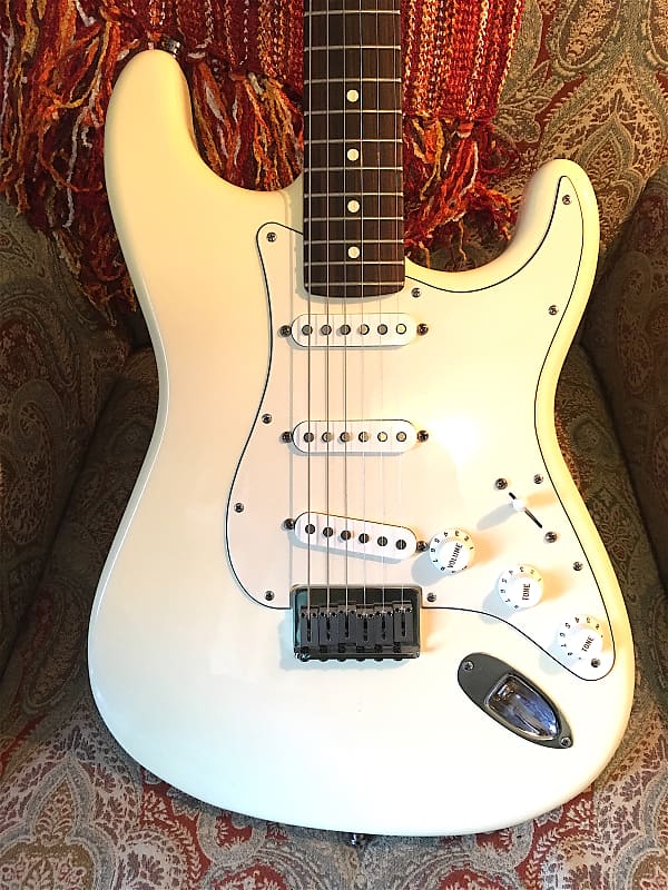 ギター Fender USA US Cyclone 2001 Olympic White Fender Cyclone USA 2001 – The Guitar Colonel