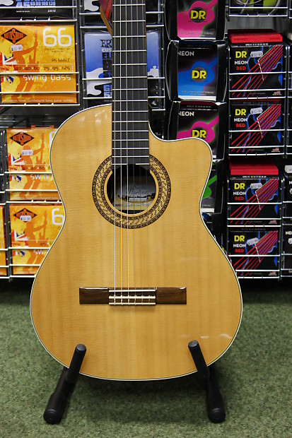 Santos Martinez SM150CEA electro classic guitar with Shadow preamp