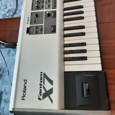 Roland Fantom-X7 76-Key Keyboard Workstation w/SKB Rolling Hard Case