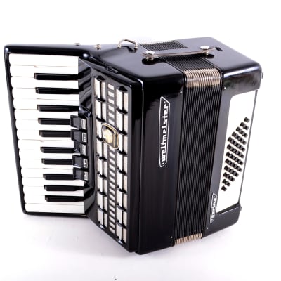 Original TOP German Made Piano Accordion Weltmeister Serino 40 bass, 5 registers + Hard Case & Shoulder Straps-Excellent Condition image 4