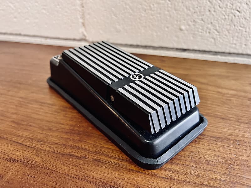 Kay B1 Bass Boost pedal 1969 ( Fuzz Tone F1 Tremolo T1 Wah Reverb