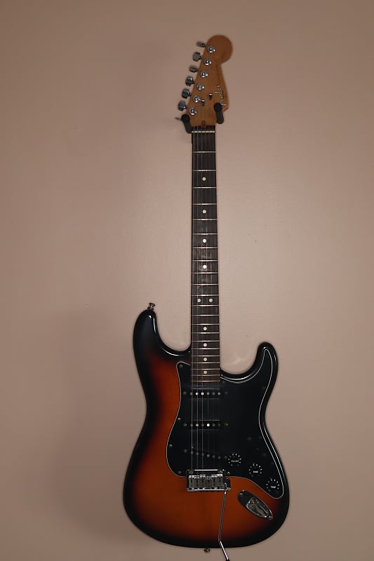 ギター Fender USA Stratocaster Standard 1997 1997 Fender American Standard Stratocaster in Sunburst