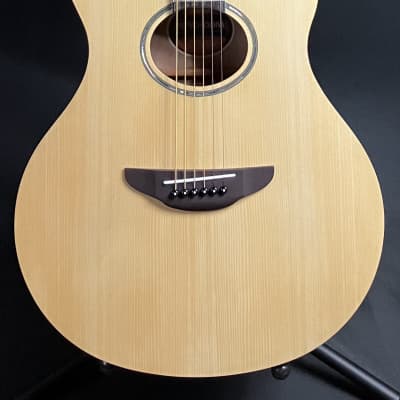 Yamaha APX600 Thinline Cutaway Acoustic-Electric Guitar - Natural