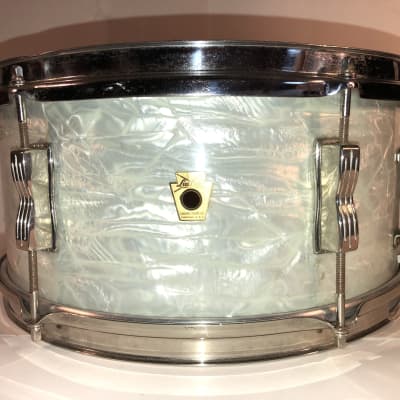 Ludwig No. 490 Pioneer 6.5” x 14" 6-Lug Snare Drum with Keystone Badge 1960 -1963 White Marine Pearl image 1