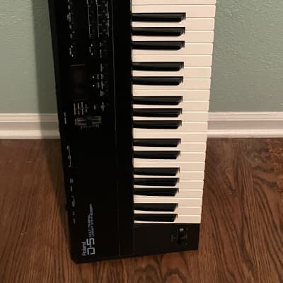 Roland D-5 61-Key Multi-Timbral Linear Synthesizer 1989 - 1992 - Black