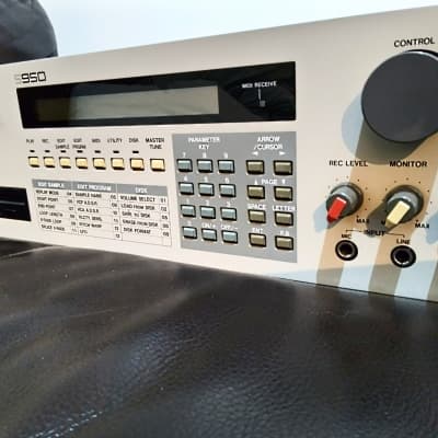 Akai S950 MIDI Digital Sampler 1988 - White image 10