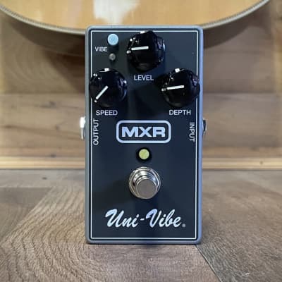 Dunlop MXR M68 Uni-vibe Chorus Vibrato Univibe Guitar Effect Pedal