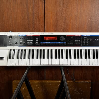 Roland JUNO-Di ホワイト Roland JUNO-Di Mobile Synthesizer White White | Musician's