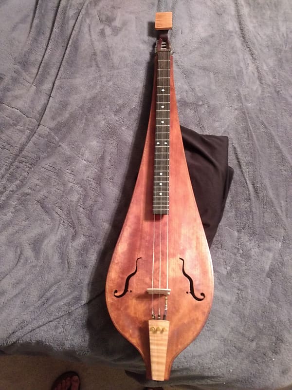 Bowed dulcimer outlet