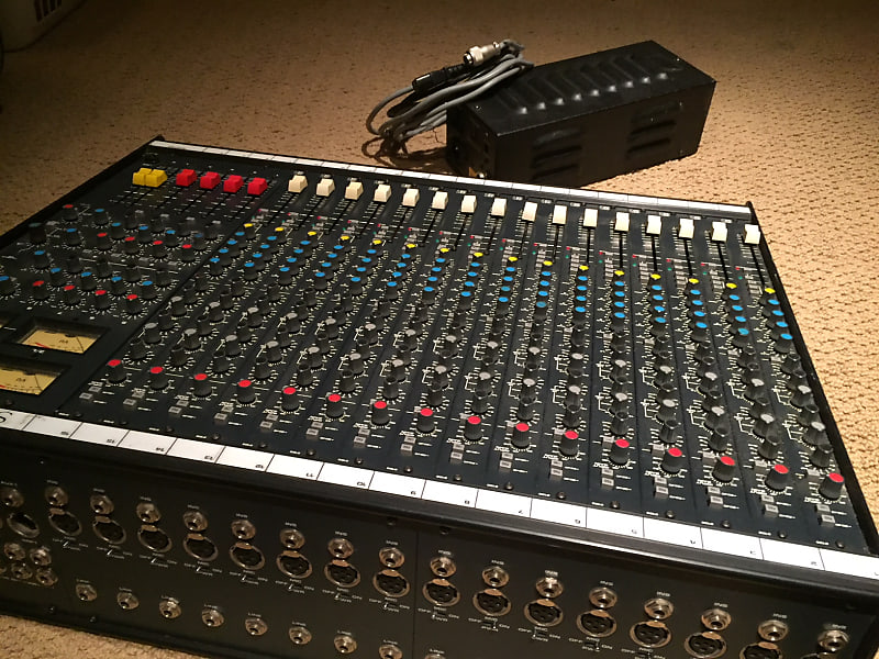 Soundcraft Series 200 24-Channel Analog Mixing Console