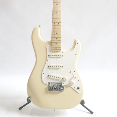 Fender Standard Stratocaster (1983 - 1984) | Reverb
