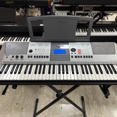 Yamaha PSR E413 61 dynamic keys keyboard with integrated speakers