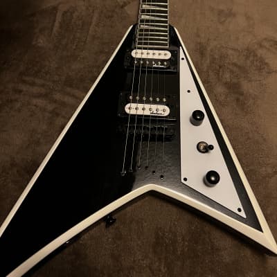 Jackson JS32 Rhoads Flying V Black w White Bevels | Reverb