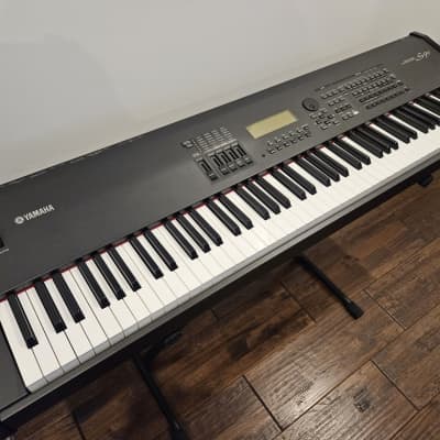 Yamaha S90 Modular Synthesizer / Digital Piano With Brand New Gator Wheeled Case