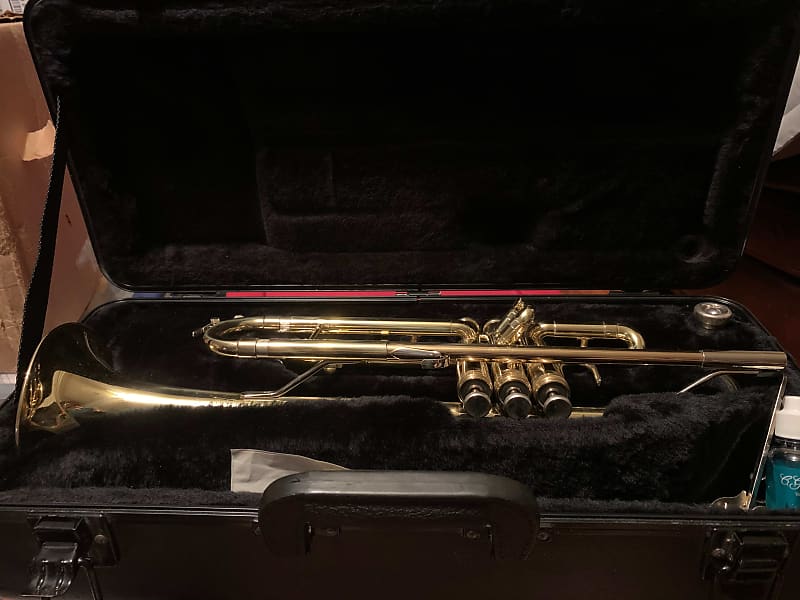 King Student Model 601 Trumpet with Case image 1