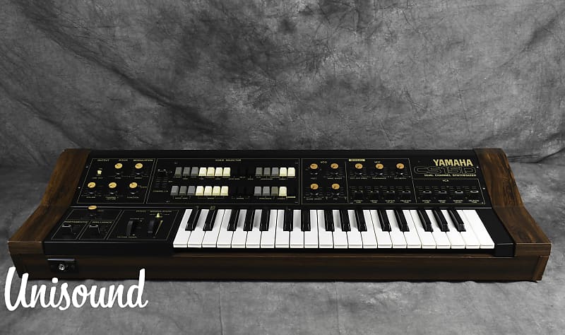 Yamaha CS-15D Dual Channel Synthesizer in Very Good condition.