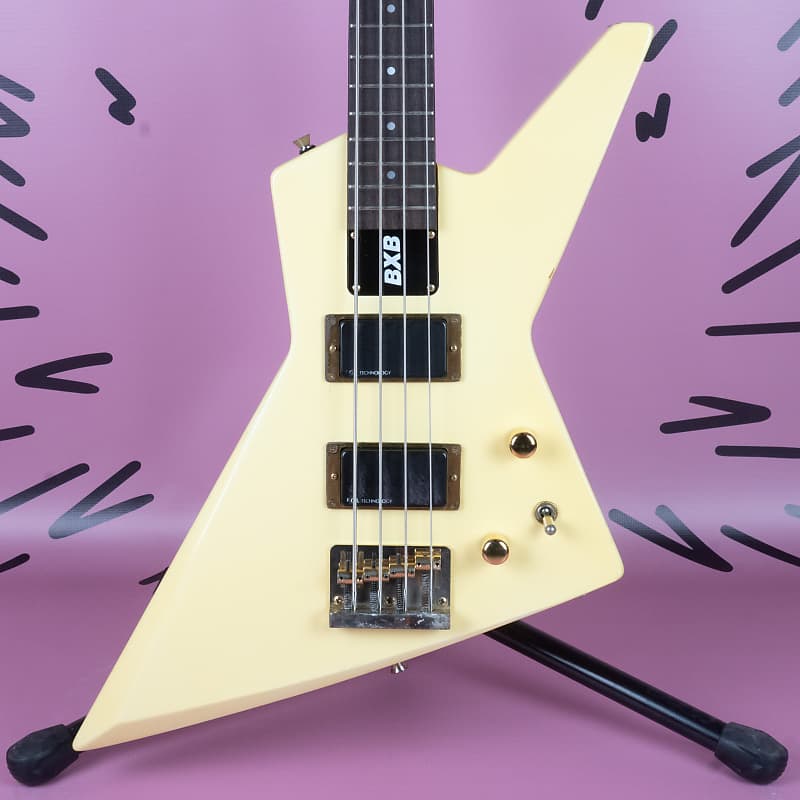 好評 Fernandes White Vintage 1985/6 Bass Fighter Dog BXB-75 ベース