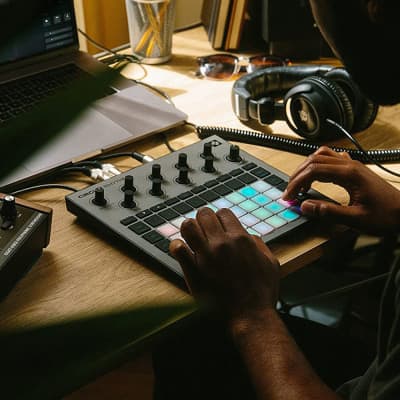 Novation Circuit Rhythm Groovebox with Standalone Sampler and Groove Production Workstation image 9