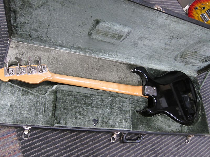 Yamaha BB800 Bass Guitar Original Hard Case, Ex Sound, Rosewood