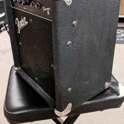 Fender Frontman 15B Guitar Bass Combo Amp Amplifier, 6.5” Speaker
