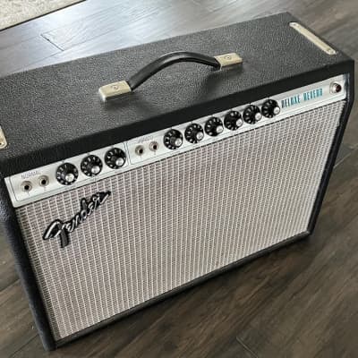 Fender Deluxe Reverb 2-Channel 22-Watt 1x12