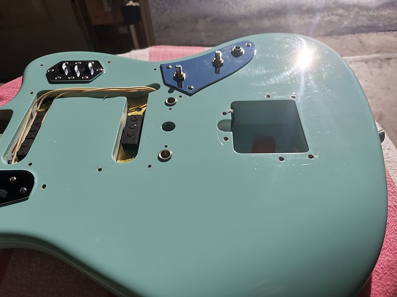 BODY: Fender American Original 60s Jaguar, Daphne Blue, Reissue, Nitro USA  + ctrl plates, switches, pots, rollers