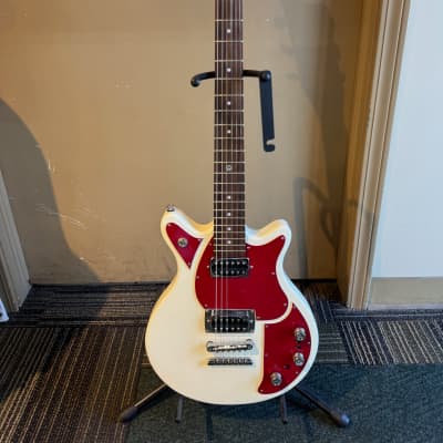 First Act Limited Edition Volkswagen Garage Master White with Red Pickguard for sale